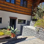 Nad Jeziorem Lesnianskim Apartment *
