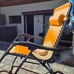 Nad Jeziorem Lesnianskim Apartment *