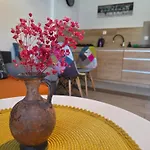 Nad Jeziorem Lesnianskim Apartment