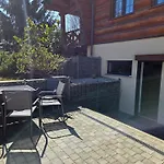 Nad Jeziorem Lesnianskim Apartment *