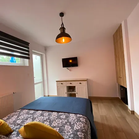 Nad Jeziorem Lesnianskim *