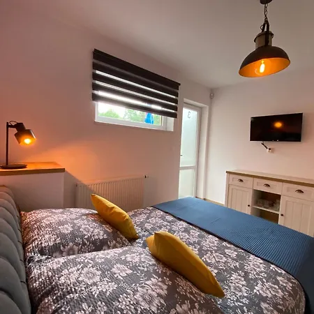 Nad Jeziorem Lesnianskim *