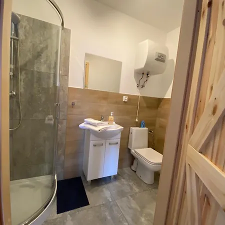 Nad Jeziorem Lesnianskim *