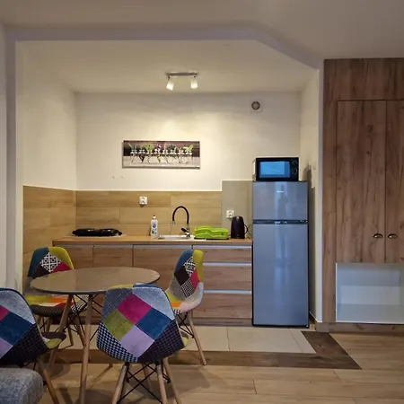 Nad Jeziorem Lesnianskim Apartment *