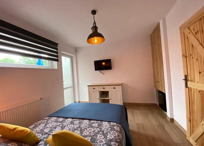 Nad Jeziorem Lesnianskim *