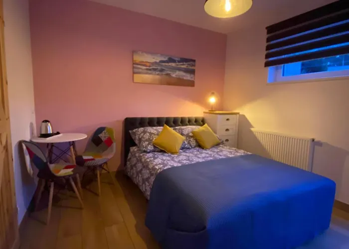 Nad Jeziorem Lesnianskim Apartment