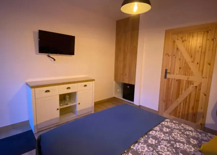 Nad Jeziorem Lesnianskim 公寓