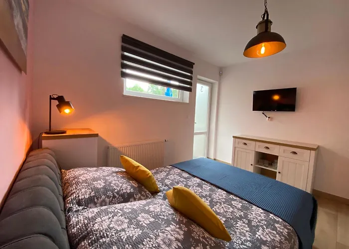 Nad Jeziorem Lesnianskim *