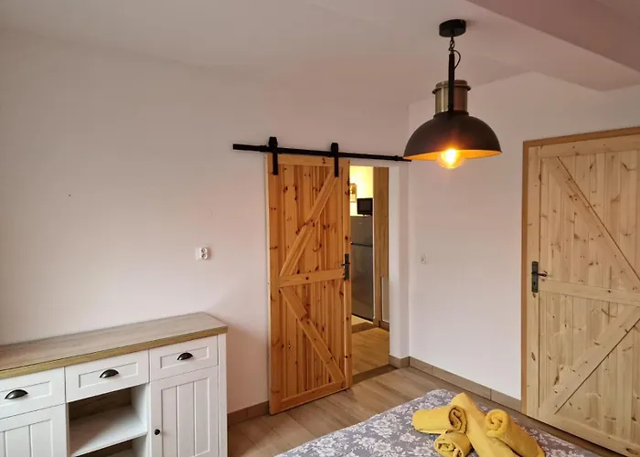 Nad Jeziorem Lesnianskim Apartment *