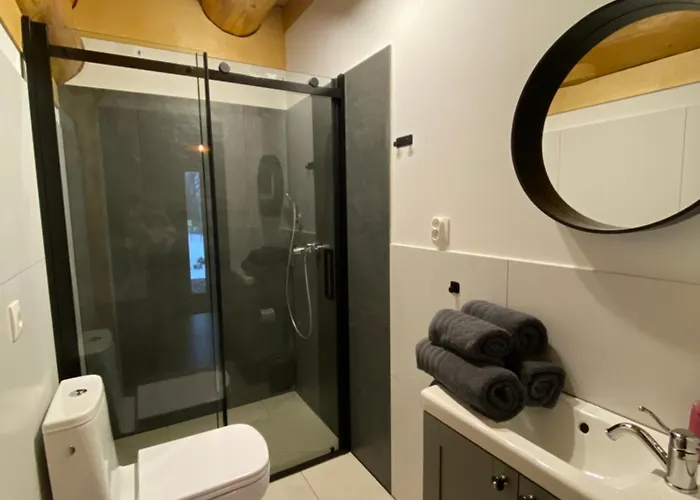 Apartment Nad Jeziorem Lesnianskim *